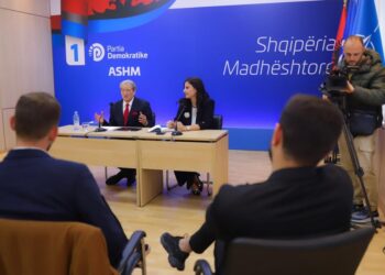“Merret me bretkosa dhe mustaqe”, revoltohet Berisha: Ja pse Edi Rama nuk del në debat me mua