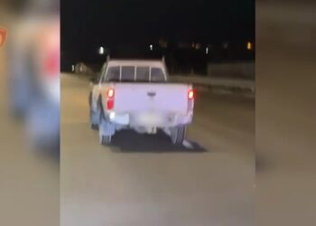 E rëndë në Babrru, hajdutët përplasin makinën e policisë gjatë ndjekjes, plagosen dy efektivë