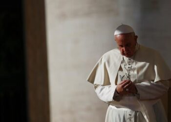 Vdekja e Papa Françeskut, nga kongregacioni në funeral dhe Konklava, çfarë ndodh tani?