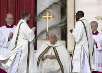 Ja kush e ka sulmuar Papa Françeskun edhe brenda kishës