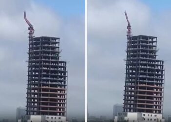 VIDEO/ Pamje të frikshme nga Stambolli i goditur nga tërmeti, vinçi lëkundet në majën e pallatit gjigant
