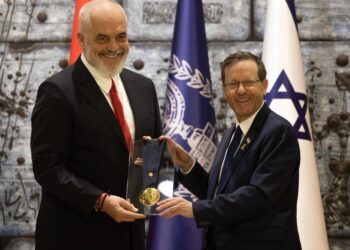 Rama dekorohet nga presidenti izraelit: Nder i jashtëzakonshëm, Shqipëria u bë strehë për popullin hebre