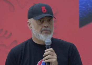 “Ne nuk nxjerrim flamuj të PS, 11 maji nuk është për trifozeri partiake”, Rama: Zgjedhësit tanë gratë vajzat dhe votuesit rishtas! Burrat “s’mbushin”