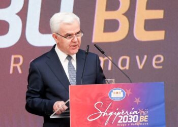“Intrigantët në media s’më zmbrapsin dot”, Xhafaj reagon për sulmet: U gatuan nga kuzhinierët e çorbës së vjetër