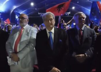 LIVE/ Berisha nis takimin në Breshia me emigrantët, merr pjesë dhe drejtuesi i fushatës së PD Chris LaCivita