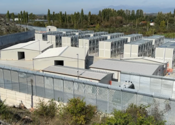 Brenda javës mbërrijnë 44 emigrantë në Gjadër, Italia dërgon ata që iu është refuzuar qëndrimi