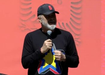 “PS nuk e mundin dot sepse na mbështesin gratë”/ Rama në Maliq: Gjysma e burrave, gjysmën e trurit me ujë kënete!