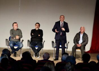 Takimi në Finiq, Çuçi prezanton Vasil Llajon: Qytetar i mirë nga radhët e minoritetit grek, meriton mbështetjen në 11 maj!