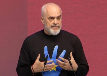 Aktiviteti në TOB, Rama: Gratë na mbështesin më shumë se burrat! Janë çelësi i suksesit për Shqipërinë 2030 në BE