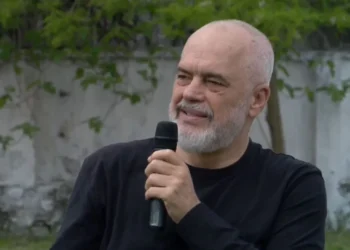 “Brenda 2030, pensioni 200 euro minimumi”/ Rama thirrje të punësuarve: Mos e hani karamelen e marrjes së rrogës në dorë