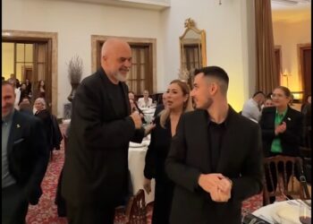 Rama mirëpret vizitorët e fluturimit të parë të linjës Izrael-Shqipëri: Forcojmë marrëdhënien