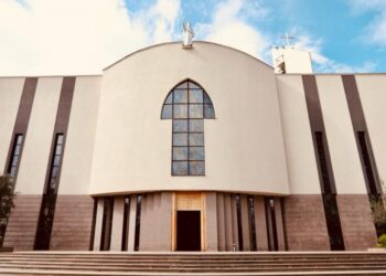 Meshë për papa Françeskun në Katedralen e Shën Palit në Tiranë