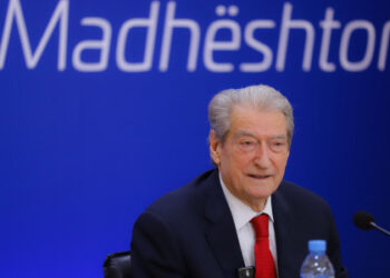 Ndërhyrja në email-et e prokurorëve të SPAK, Berisha: Duan t’ia faturojnë Fatmir Xhafës, mesazhi që kam për ish-ministrin