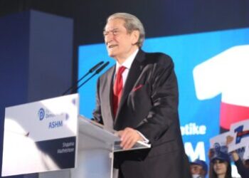 “Rama, në kulmin e tij”, Berisha plot figura letrare, sërish akuza kreut të PS për plagjiaturë programi: Berisha: Nuk krahasohet “Nokia” me “Iphone”