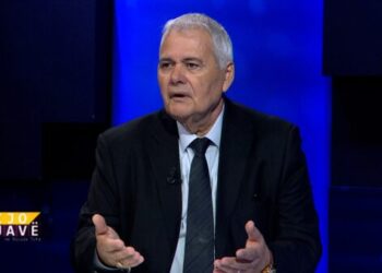 “Kardinalëve me kryqe floriri u tha…”/ Ish-ambasadori i Shqipërisë në Vatikan: Papa Francesku u mundua të ndalonte luftën në Ukrainë! Kërkoi takim me Putinin