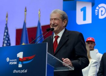 “Ka porositur të vetët të flasin për moshën time”, Berisha nuk i ndahet Ramës: Hajde të përballemi!