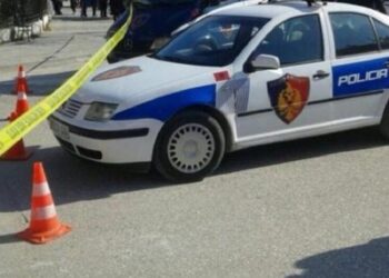 Aksident në Shkozet, përplasen 4 makina, shoferët grushtohen me njëri-tjetrin