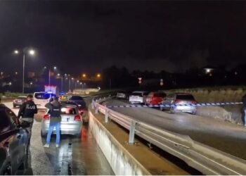 33 gëzhoja në vendngjarje/ Atentati ndaj 4 të rinjve, një plumb kapi edhe një automjet rastësor, zbardhet dëshmia e drejtuesit në polici