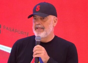 Rama në Lezhë: Burrat “çyryk” të dëgjojnë gratë, mos votojnë “kënetën”. Unë e pranoj, pa gruan jam ndërtim pa leje