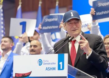 Berisha thirrje diasporës: Mos e fotografoni votën pavarësisht presioneve, qëndroni qytetarë të lirë