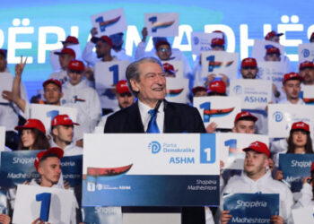 “Sëmundja e Shqipërisë quhet Edi Rama”, Sali Berisha: Do të rikthejmë projektin e ëndrrave të bijve tanë, do ngrihemi si Feniksi