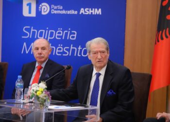 Berisha hedh akuza: Rama po e mban administratën në të zi, pa sigurime shoqërore