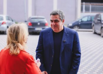 Programi “dreka në shkollë”/ Ministri Gonxhja: Transport dhe ushqim falas për fëmijët në shkollat publike