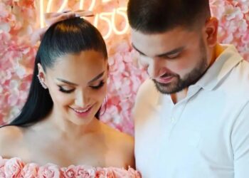 Nënë për herë të parë, Samanta Karavella poston foton me vajzën dhe zbulon emrin e saj