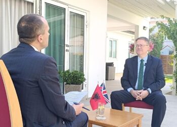 Gara për 11 majin/ Ambasadori britanik: Problemet për zgjedhjet po adresohen, ka angazhim të autoriteteve në hetime