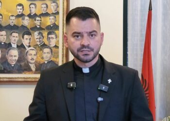 Konferenca Ipeshkvnore e Shqipërisë: Papa Françesku iku duke na bekuar
