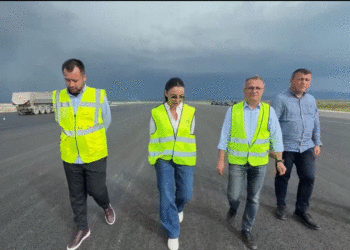 Balluku inspekton punimet në aeroportin ndërkombëtar të Vlorës: Do respektohen afatet, fluturimi i parë më 8 maj