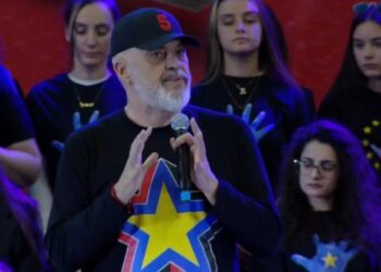 ‘T’i çojmë bufin BE-së, që t’i ngrejë tavanin!’/ Rama ‘thumbon’ Berishën: Momenti të ulemi në tavolinën e Europës si ‘zonjë Korçe’!