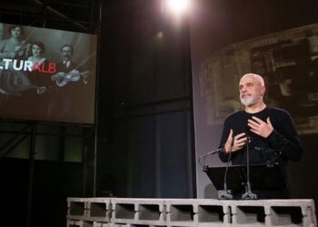 Hapet shtëpia e re e artistëve “Hangart”, Rama: Skena e rraskapitur e Teatrit Kombëtar i hapi rrugë të riut