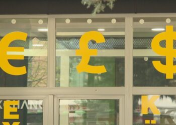 Shkak turistët dhe emigrantët, më shumë euro dhe dollarë në treg, shtohen Exchange-t