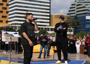 “Familja ime dikur ishte me PD-në”/ Performoi këngën e zyrtare të fushatës së PS, Noizy: Nuk shoh programet e partive, vetëm Rama ma mbush syrin