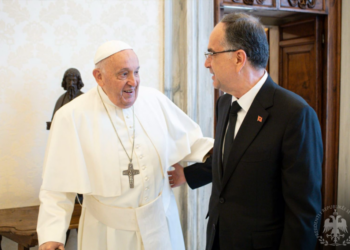 Begaj rrëfen ceremoninë për Papa Françeskun: Vizita e tij në Shqipëri mbetet historike!