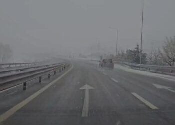 Rëndohet situata meteorologjike në qarkun e Kukësit, trashësia e dëborës arrin në 20 cm