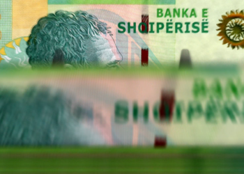 “Luhatjet e kursit mund të rrisin inflacionin”, FMN kritika për mbivlerësimin e Lekut