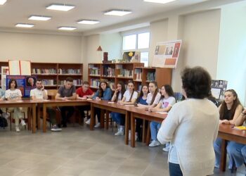 Maturantët këshillohen për karrierën, nxënësit orientohen drejt profesioneve që sigurojnë punësimin