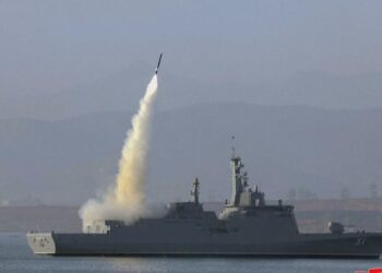 Lëshohen raketat e para, “Kim Jong Un show” me luftanije 5 mijë tonëshe: Gati armët bërthamore