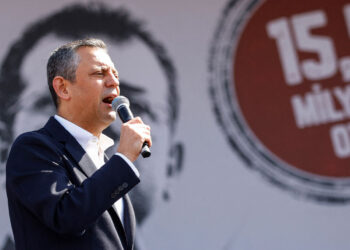 Pas burgosjes së kryebashkiakut të Stambollit, partia kryesore opozitare turke rizgjedh kreun e saj