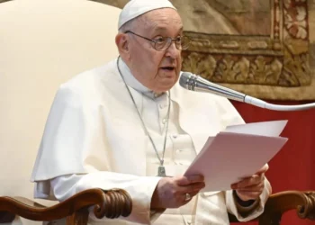 “Nëse nuk martohem me ty…”/ Zbulohet dashuria e parë e Papa Françeskut, letra që i ndryshoi jetën