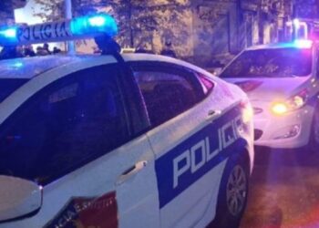 Goditi në kokë djalin e ish-deputetit pas sherrit në Farkë, vihet nën hetim 38-vjeçari. Policia jep detaje