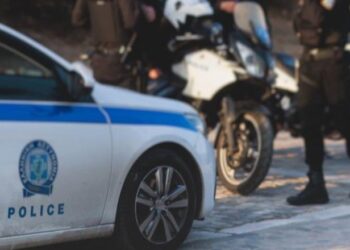 Zënka e një çifti fut në sherr dy familje shqiptare në Kretë, dy persona përfundojnë të plagosur