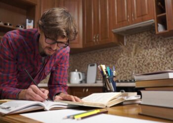 Dyfishohen të punësuarit nga shtëpia në vend! Në 2024 rezultuan 2730 punëmarrës, 66% femra