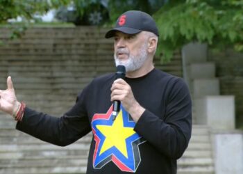 “Vrasësve të 21 janarit nuk u hyri gjemb në këmbë”, Rama në Poliçan: Shqipëria nuk është më kënetë! Drejtësia ka shpatën…