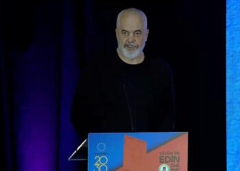 LIVE/ Rama në Vlorë: Brenda një dekade rritëm 2.5 herë PBB, synojmë ta çojmë në 35 miliardë euro deri në 2030!