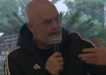 “Investimet e qeverisë dhe bashkive do të vijojnë të rriten në turizëm”, Rama thirrje sektorit privat: Rrisni pagat për punonjësit!