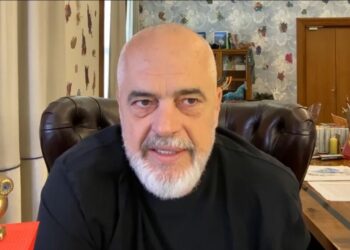 “Nuk u mërzite për 12 vjet?”, Rama-qytetarit: Nuk jam i ngjashëm me atë që përpiqen të më pikturojnë