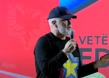“O Tërmet, o hero…”, Rama kritika mbështetësve në Memaliaj: Këto janë paçavuret e mitingjeve të kënetës! (VIDEO)